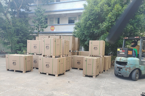 Aktueller Firmenfall über 1 * 40HQ Container von Eiswürfel Maker / Rücken Bar Kühlschrank für Fidschi Kunden