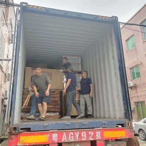 Aktueller Firmenfall über 1*40HQ Behälter mit Eiswürfelhersteller, Küchenschrank und Gefrierschrank für den philippinischen Markt