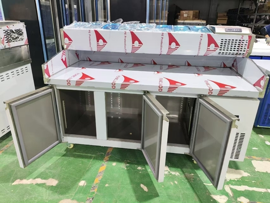 1.8M Salatarbeitstisch 3 Türen Unterbank Kühl-Pizza-Tisch mit Top-Display